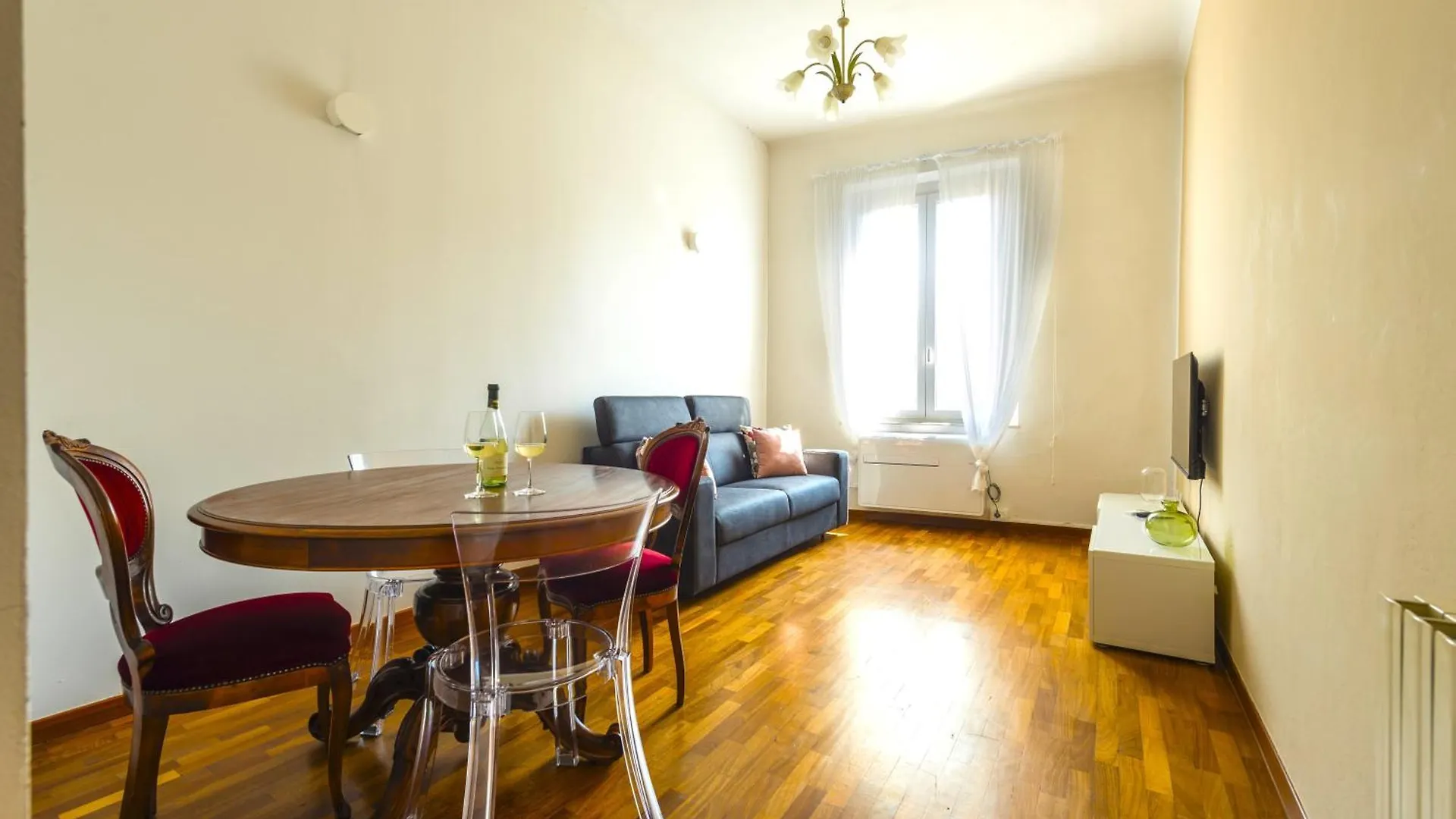 Hostly-Suite Le Maioliche-Near The Tower Pisa 0*,  Italia