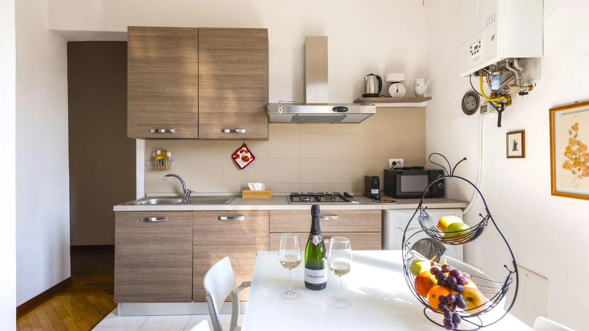 Hostly-Suite Le Maioliche-Near The Tower Pisa Italia